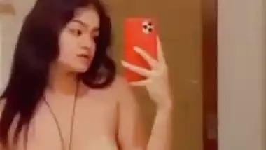 Sexy GF nude pics and viral nude videos spread