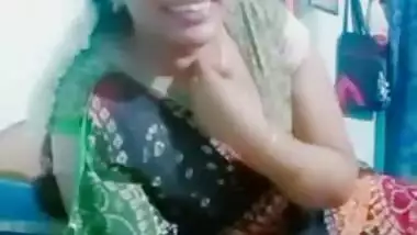 Tamil aunty in hot mood on selfie cam