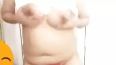 Thick And Curvy Dancing To Bubble Butt / Flashing Boobs / Model Rebecca