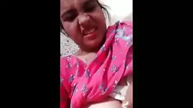 Big boobs college girl seduces her boyfriend with a sexy video