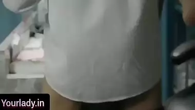 Sexy Bhabhi Ko Doctor Ne Clinic Me Choda