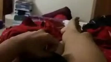 Desi52 indian hot MILF aunty her virgin pussy fingering show bf video