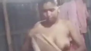 Bengali sexy bhabhi bathing mms recorded