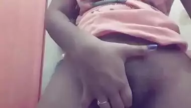 Married housewife masturbates XXX Indian trench when she has no sex