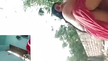 Indian village bhabhi nude bath outdoors