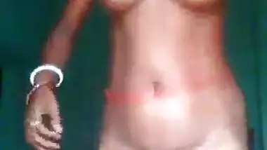 Bangla housewife nude MMS to ignite your sex mood