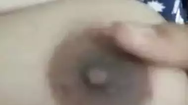 Whore gives sex joy to her Indian nipples touching them in amateur porn