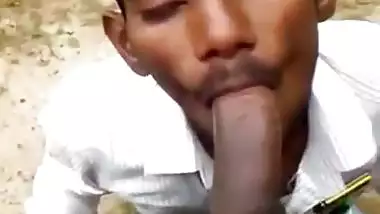 Pervert gets an outdoor blowjob from his friend