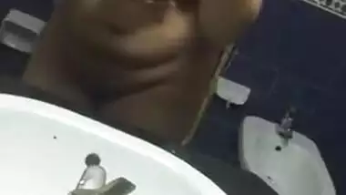 Hot desi girl some bathroom videos