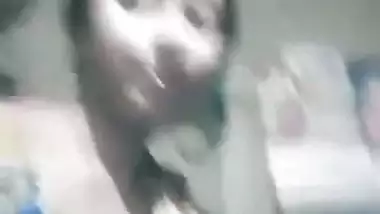Horny Bengali MILF spontaneously performs XXX striptease for Desi boys