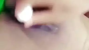 Desi girl show her boob