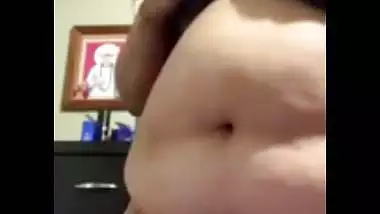 BBW desi nude applying body lotion viral video call