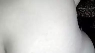 Hot Muslim Girl in hijab fingering her pussy and squirting