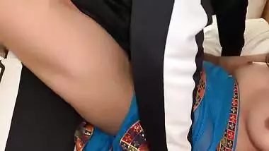 Guy fingers XXX peach of Desi mistress before they have quick fuck