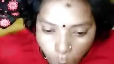 Voluptuous Desi wife shows her blowjob XXX ss to hubby's friend