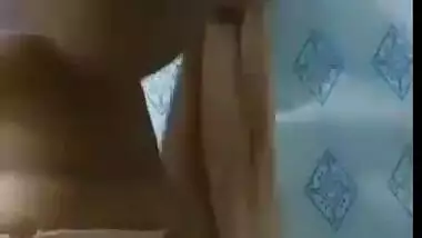 Sexy Muslim Bhabi showing her naked sss