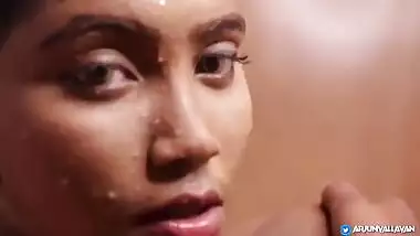 Nude Indian girl demonstrates perfect body while taking XXX shower