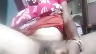 Telugu housewife masturbating pussy