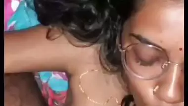 Tamil chashmish girl gives a desi blowjob to her lover