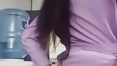 Srilankan girl showing boobs and ass in tuition class