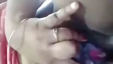 Big-tittied Desi hussy with huge breasts rubs her XXX pussy on cam