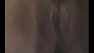 Mature desi aunty fingers shaved pussy to orgasm