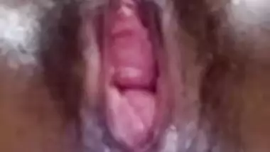 Skinny Desi Bhabhi showing her big pussy hole