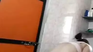 Exclusive-sexy Srilankan Girl Strip Her Cloths And Showing Her Boobs And Pussy