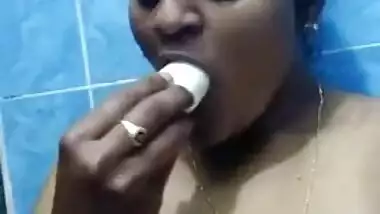 Horny Desi wife hungry for XXX sex, naked pussy masturbation video