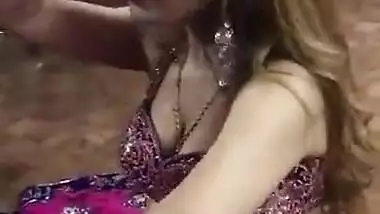 Desi Aunty Hot Sexy Dance