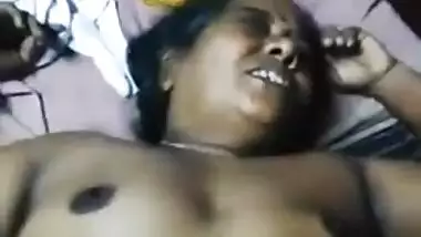 Mature Indian XXX aunty getting her pussy fingered on cam MMS