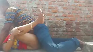Fucked the neighbour Bhabhi on the roof of the house hot indian girl