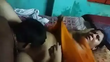 Hubby catches his mature Desi wife cheating and makes XXX video