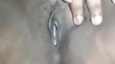 Desi aunty shows tits playing with them focusing on sensitive nipples
