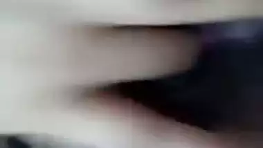 Juicy Desi XXX girl shows her hairy pussy on selfie cam
