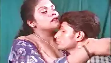 SEXY AUNTY001