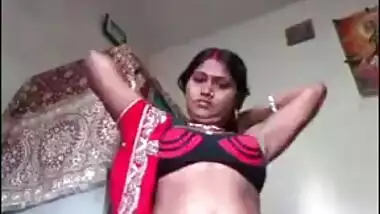 Bihari Bhabhi showing boobs on cam video clip