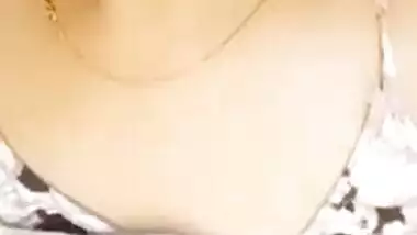 Hottest Desi XXX chick takes a hot video with her boyfriend MMS