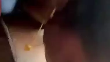 Cheater married bhabhi sucking like pro inside car
