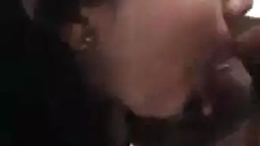 Chubby Desi bhabhi blowjob MMS video scandal