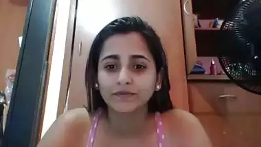 Desi cam girl masturbating for her fans