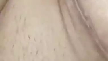 Sleepy Desi XXX bitch gets her chubby pussy fucked hard on cam MMS