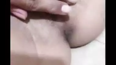 Desi sexy bhabi fucking with husband friend for money
