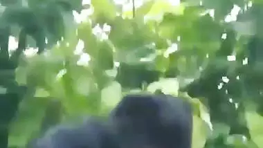 Village couple’s outdoor Indian sex video from the forest