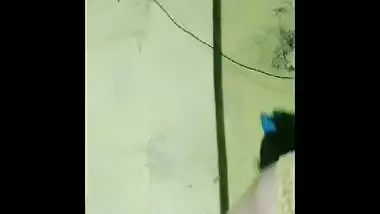 Hot desi Bhabhi showing boobs