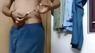 Adore watching this Tamil girl’s nude bald pussy and cum on seeing it!