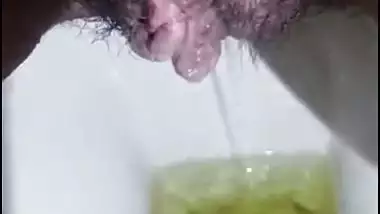 Indian Desi pissing