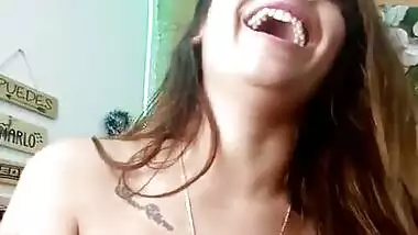 Sexy College Girl Shows her Boobs & Fingering her pussy on cam