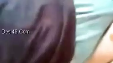 Comely Desi teen adds elements of XXX sex into video chat with BF
