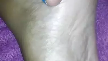 Cum on wifes toes and soles